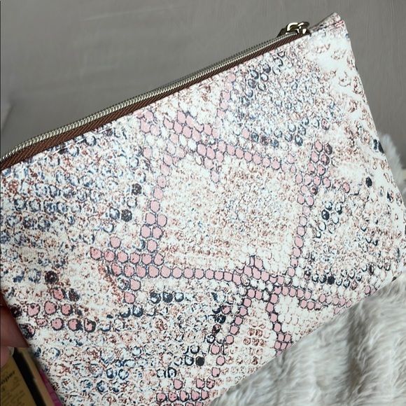 IPSY travel makeup Set with Snake Print makeup bag - Picture 4 of 5